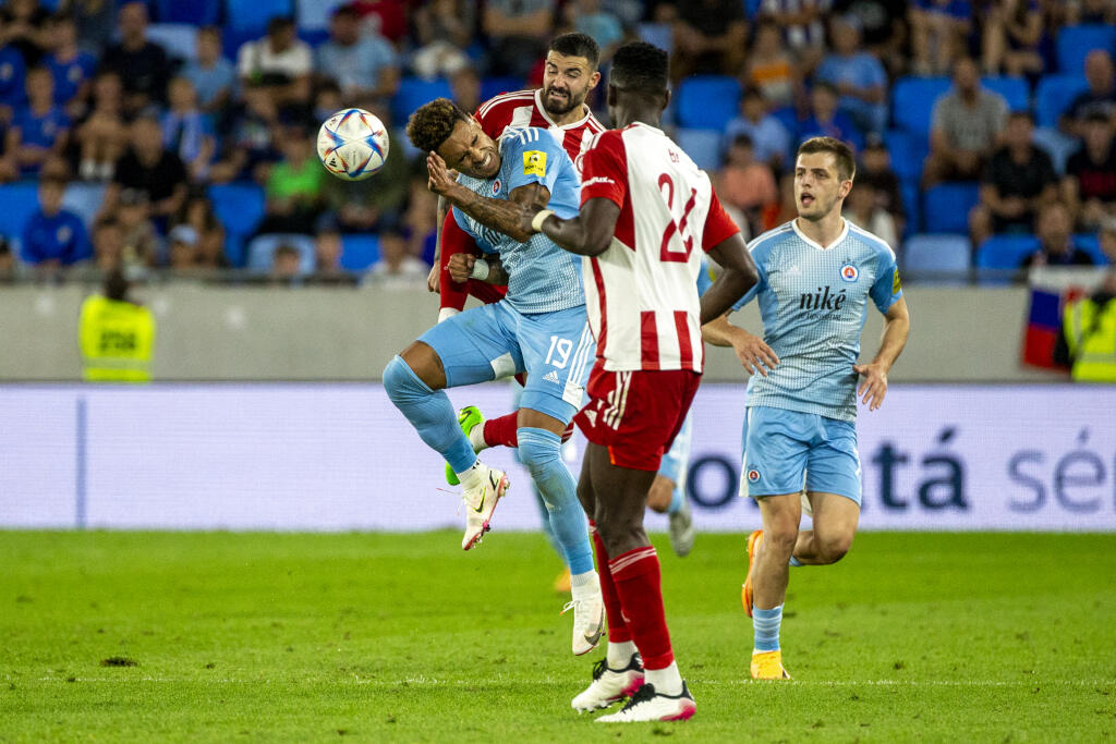 Na Tehelnom poli sa stretol v 3. kole kvalifikácie európskej ligy ŠK Slovan Bratislava a Olympiacos FC. Na snímke je André Green.