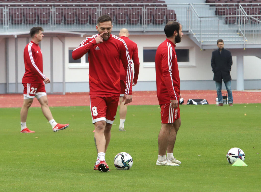 Na snímke argentínsky útočník David Depetris počas prvého oficiálneho tréningu futbalového mužstva MFK Dukla Banská Bystrica na zrekonštruovanom štadióne SNP na Štiavničkách v Banskej Bystrici 15. októbra 2021. FOTO TASR - Ján Krošlák