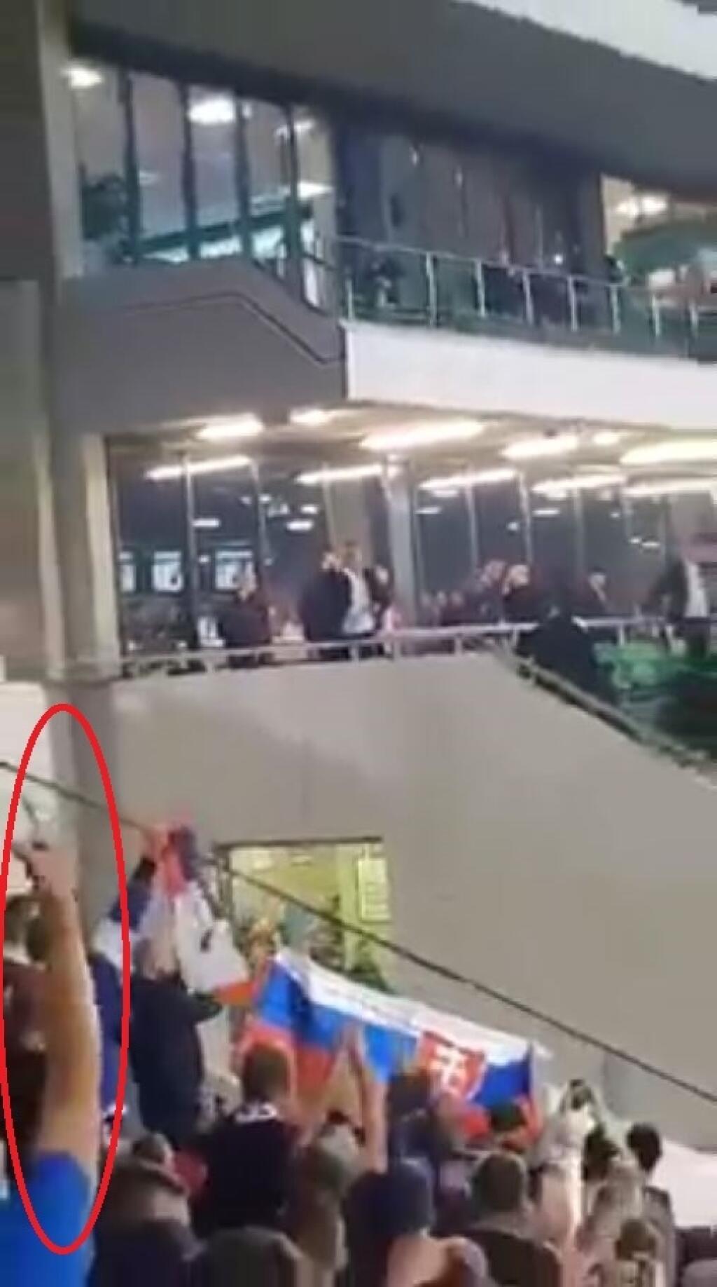 Danko bol osobne aj na zápase Slovenska proti Maďarsku. Víťazstvo našej reprezentácie si vychutnával, slovenským divákom tlieskal a posielal bozky, nie všetci to však vzali pozitívne a Danka odmenili prostredníkmi.