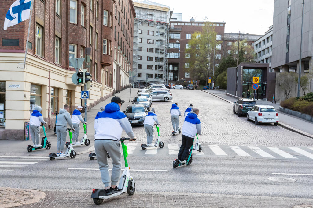 Na snímke sú slovenskí hokejoví reprezentanti pri príchode na hotel počas MS 2022 v Helsinkách.