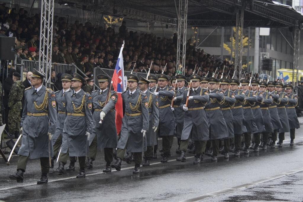 ČR SR CSR100 výročie oslavy vojenská prehliadka
