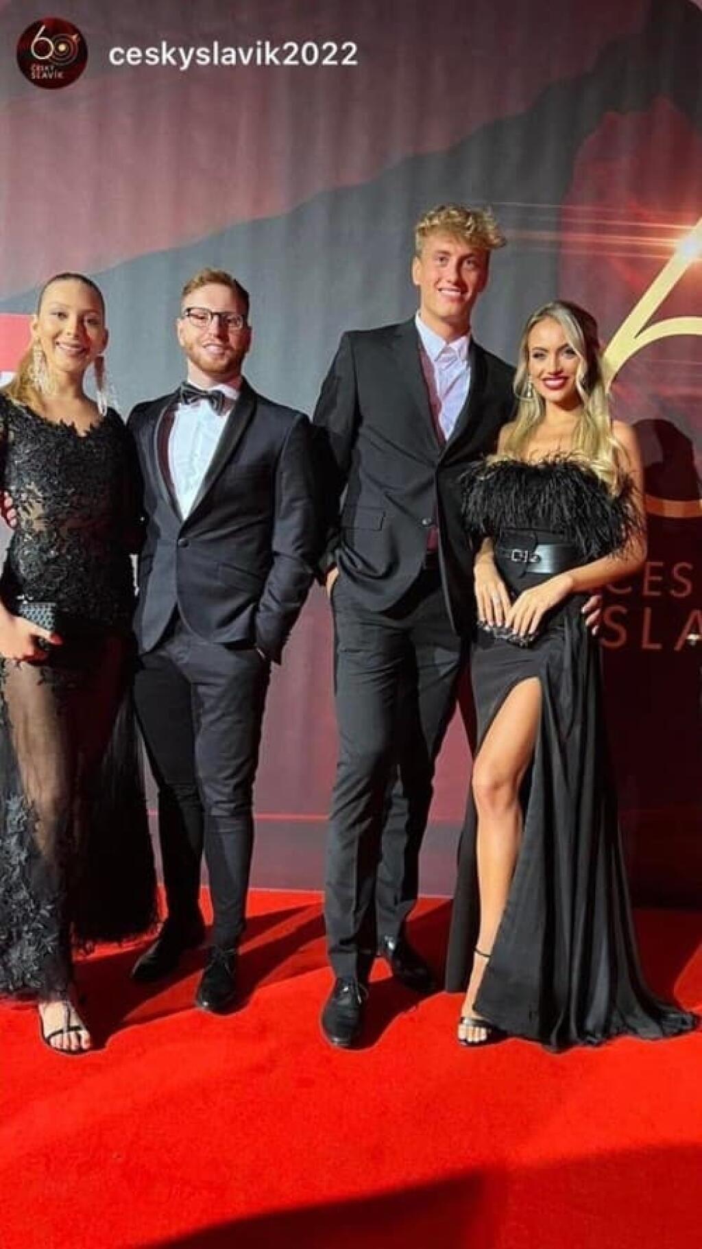 Vilém s Veve v spoločnosti Davida a Natálie z tohtoročnej série Love Island