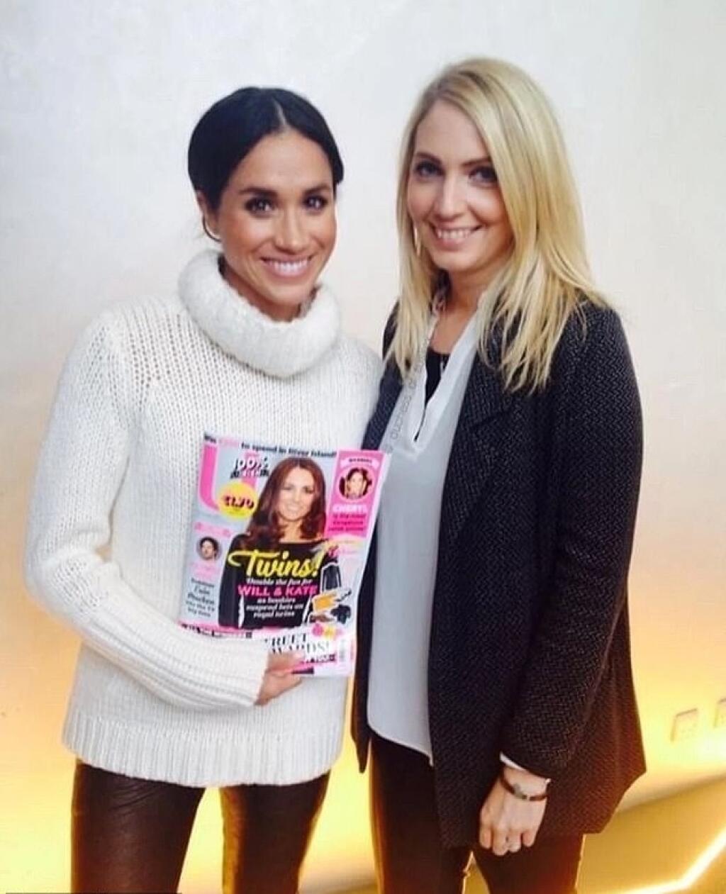 Fotka, na ktorej Meghan pózuje s magazínom s titulkou o vojvodkyni Kate – nesprávne vtedy tento plátok informoval o tom, že Catherine čaká dvojičky – sa prvýkrát na webe objavila ešte v roku 2017. Fanúšikovia si však záber prvýkrát všimli až o dva roky neskôr a teraz sa akosi vynoril opäť.