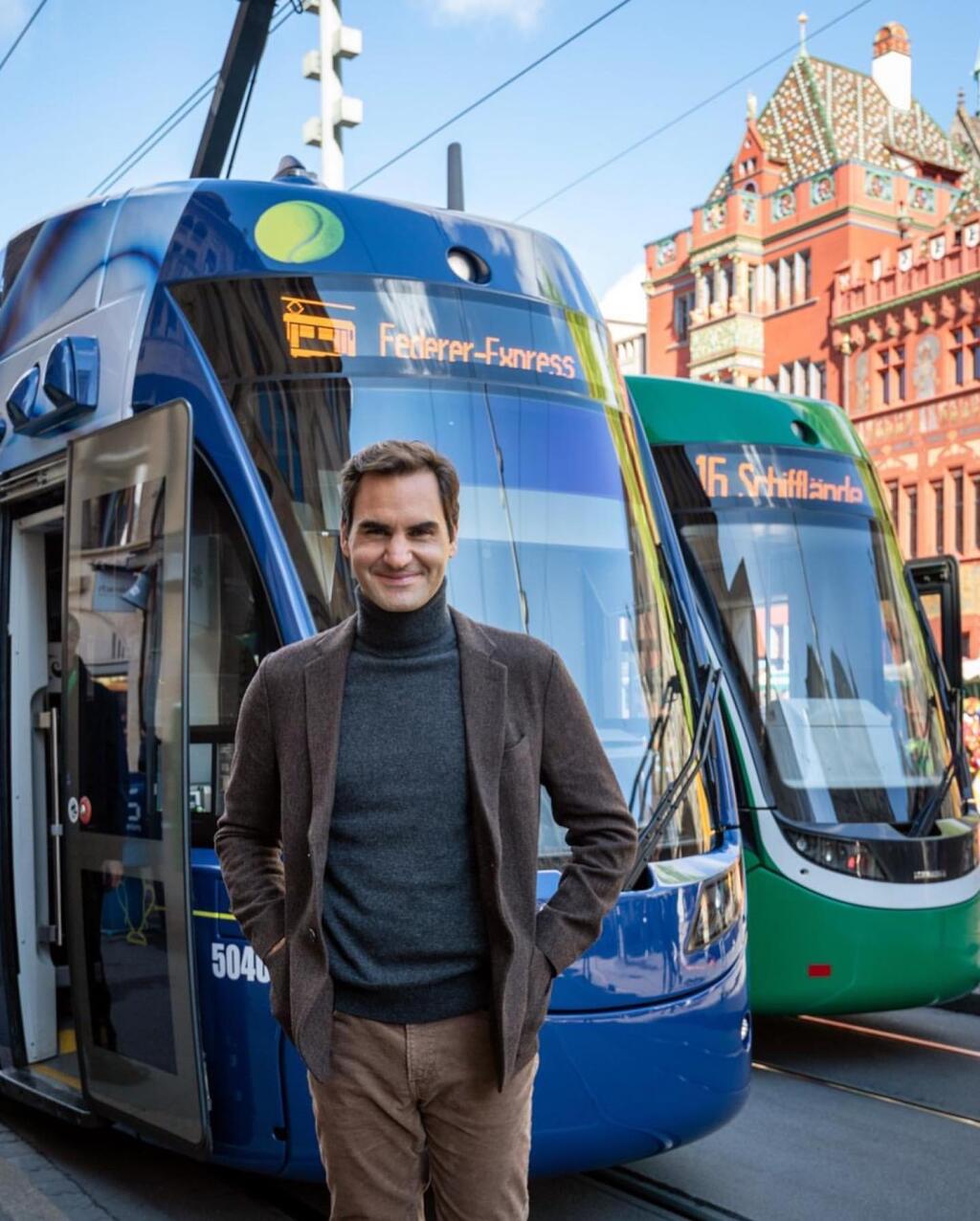 Roger Federer so svojou električkou.