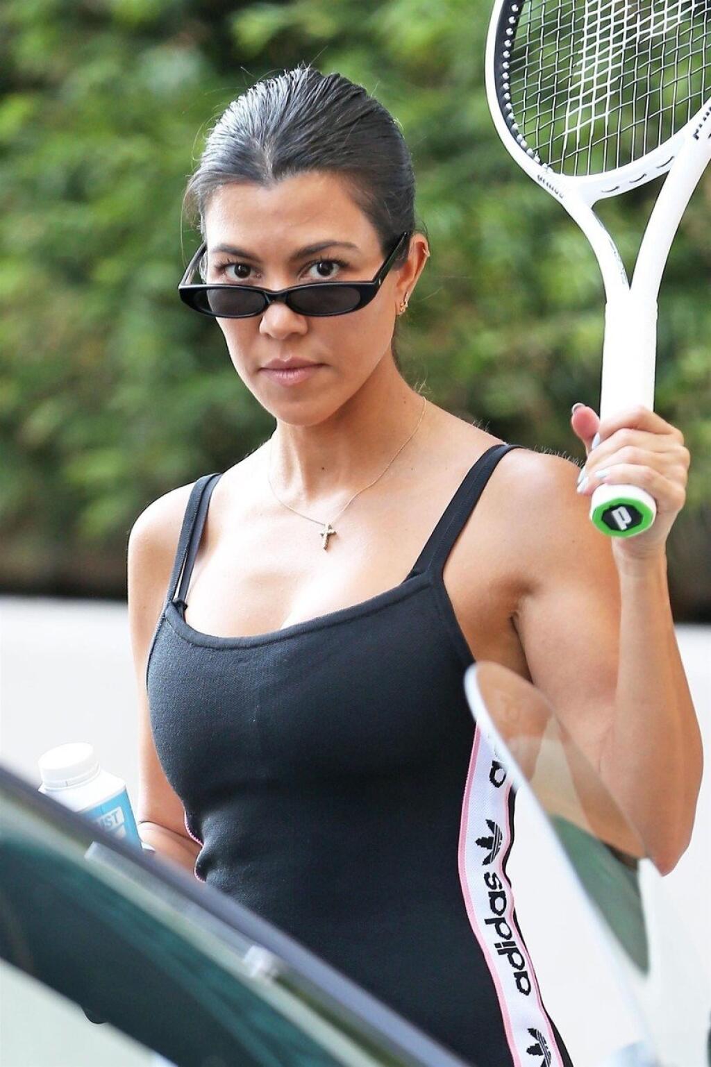 Kourtney Kardashianová zašla so svojimi kamarátkami na tenis