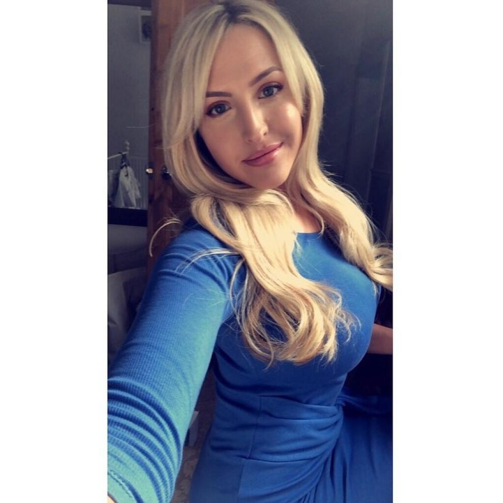 Sexi Moderátorka Emma Louise Jonesová je pýchou Leedsu United.