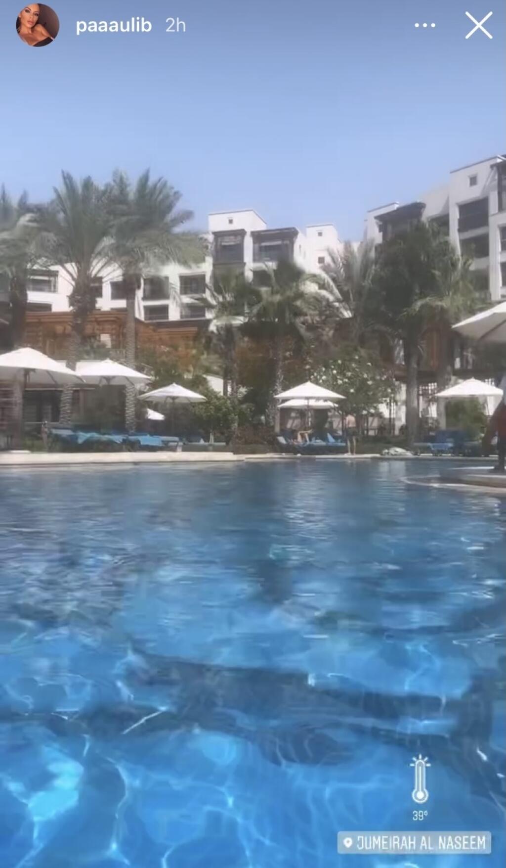 Paula sa na Instagrame rada pochváli návštevou Dubaja aj svojimi prsiami.