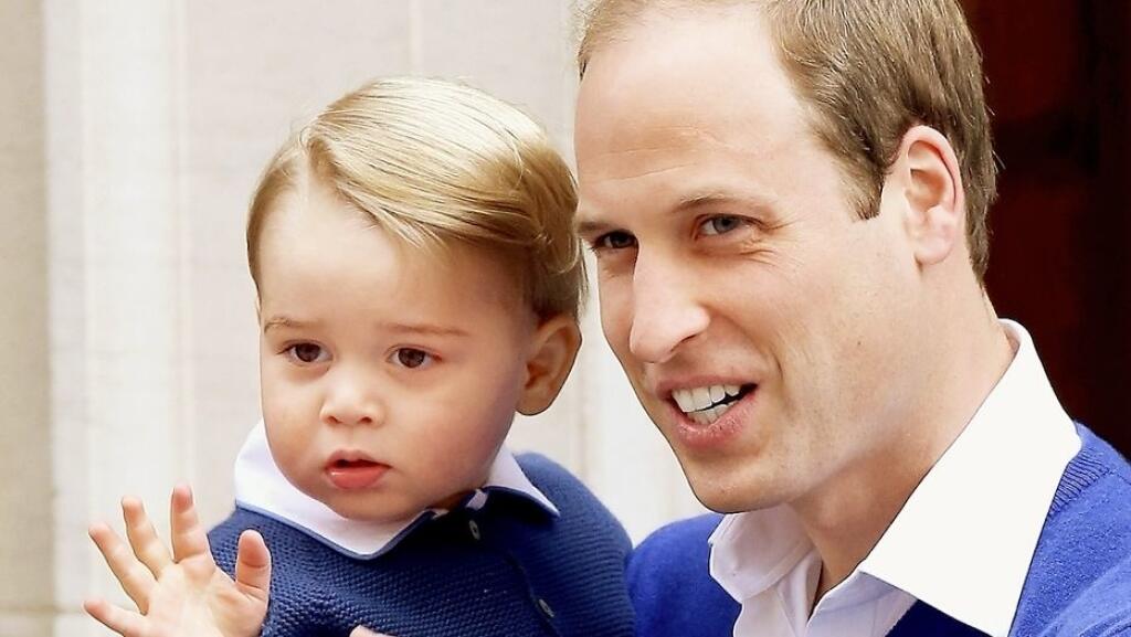 Princ William dával malému Georgovi „inštrukcie“, ako má pozdraviť poddaných.