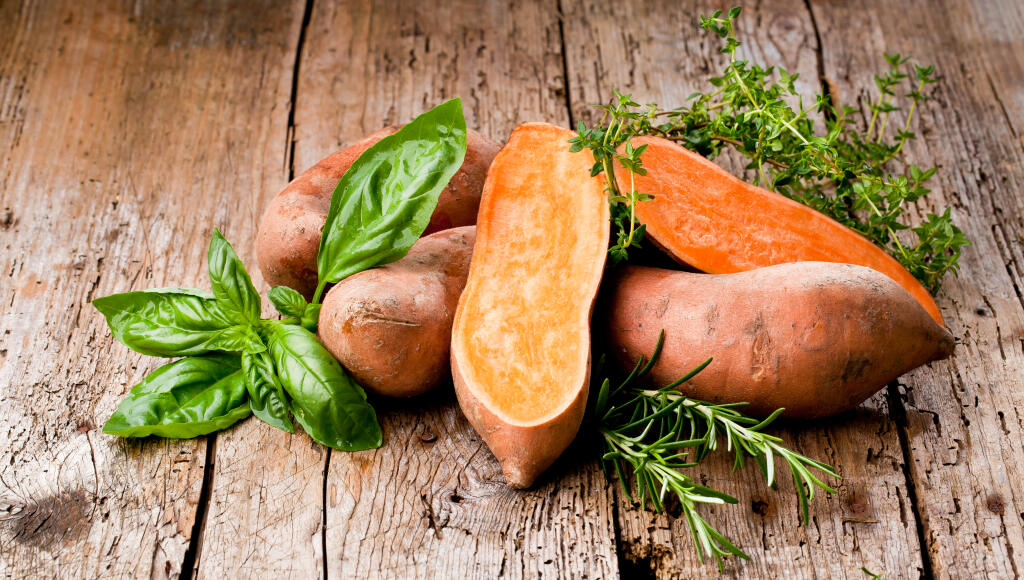 Sweet,Potato,On,Wooden,Background