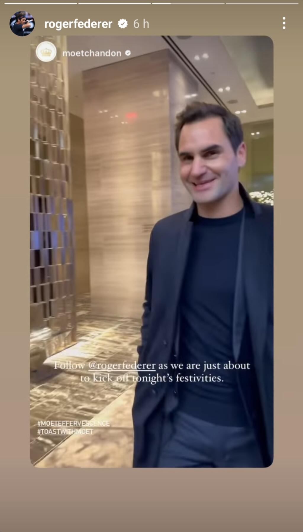 Potom sa vysmiaty vybral do Lincoln Center, kde ho zaliali svetlá reflektorov a blesky fotoaparátov. Zrejme takúto pozornosť miluje.