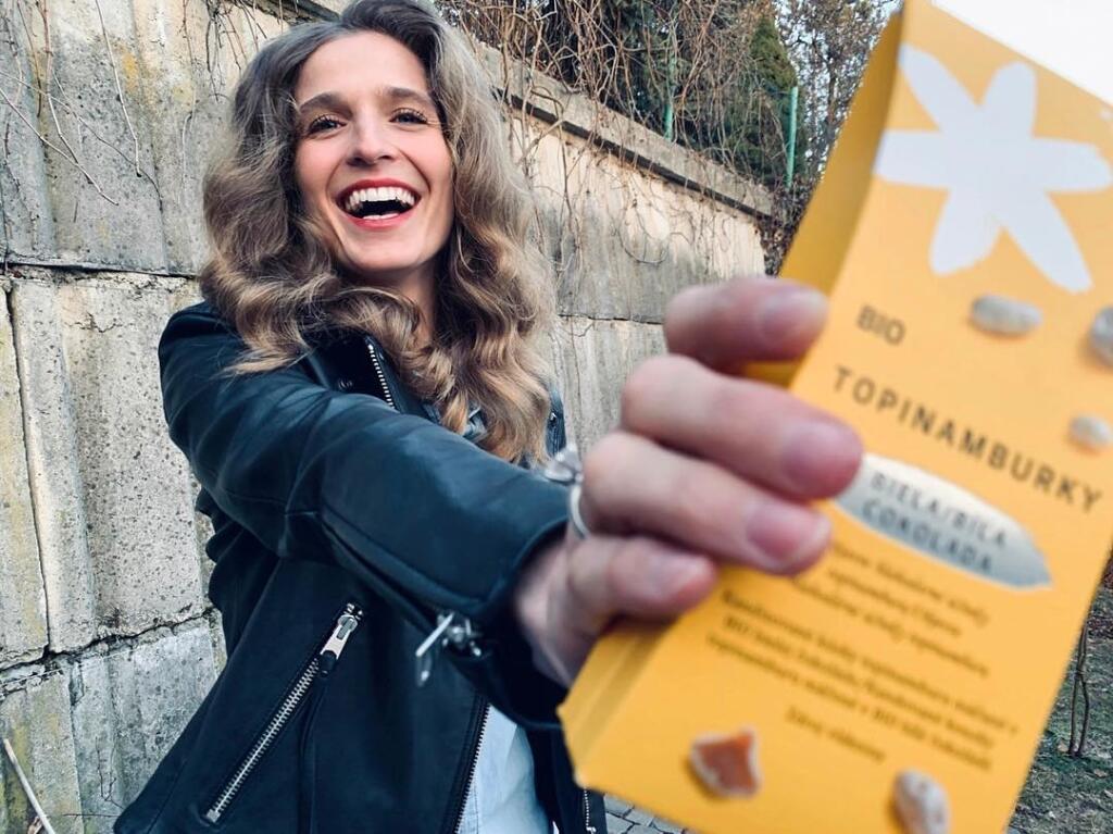 Katka po rozchode s Petrom nezaháľa a venuje sa rodinnému biznisu. Popri ňom stíha vychovávať svojho syna Marlona, na ktorého je kvôli nahustenému cyklistickému programu jej manžela Petra často sama.