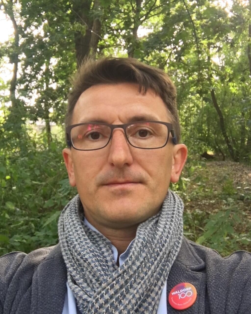 Učiteľ angličtiny Slavomír Lichvár odišiel z Bratislavy do Košíc za nižšími nákladmi