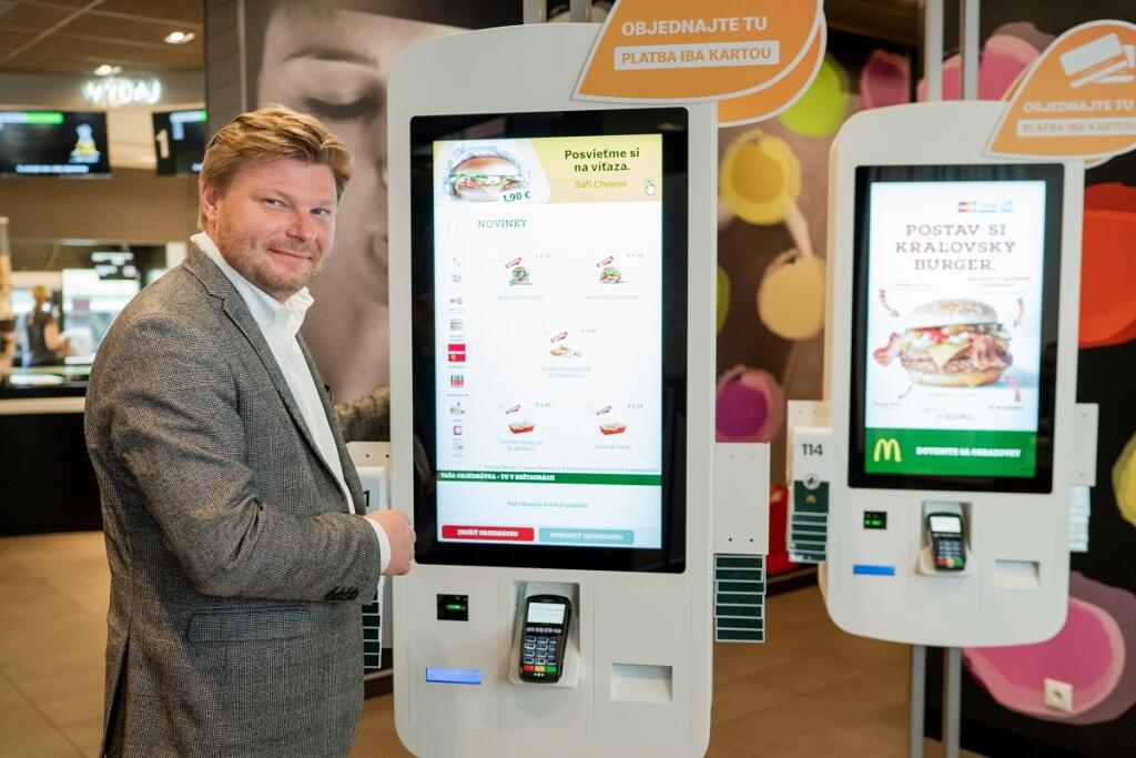 McDonald's mení reštaurácie a zavádza donášku ku stolu. Inovácie chystá aj Burger King