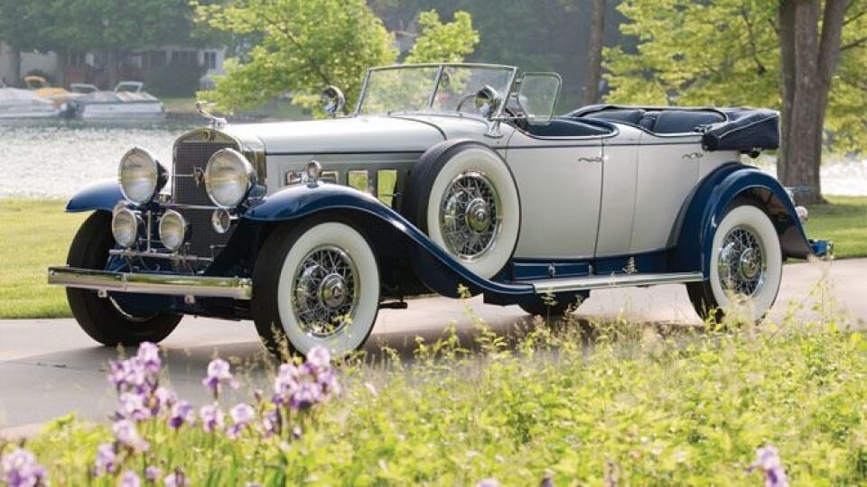 Americký krížnik Cadillac V-16 Sport Phaeton