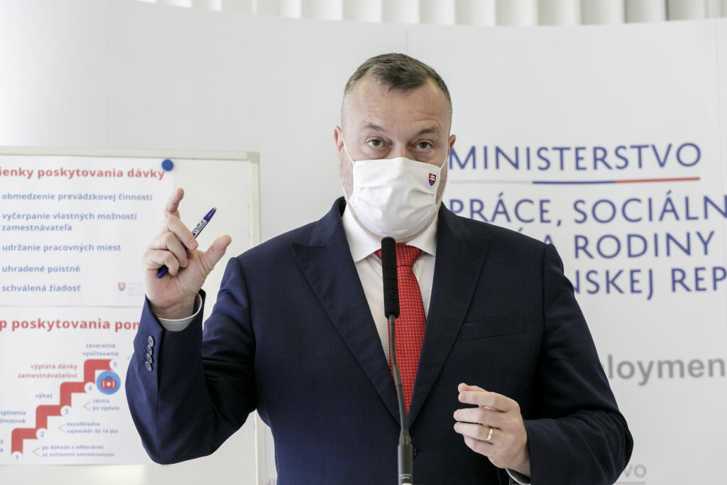 Na snímke minister práce, sociálnych vecí a rodiny (MPSVR) SR Milan Krajniak (Sme rodina).