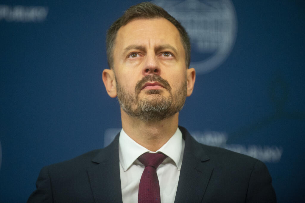 Na snímke predseda vlády SR Eduard Heger (OĽANO) počas tlačovej konferencie k európskemu riešeniu energetickej krízy 30. septembra 2022 v Bratislave. FOTO TASR – Jakub Kotian