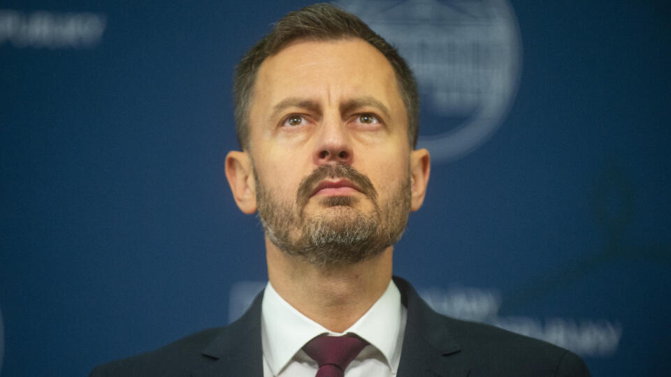 Na snímke predseda vlády SR Eduard Heger (OĽANO) počas tlačovej konferencie k európskemu riešeniu energetickej krízy 30. septembra 2022 v Bratislave. FOTO TASR – Jakub Kotian