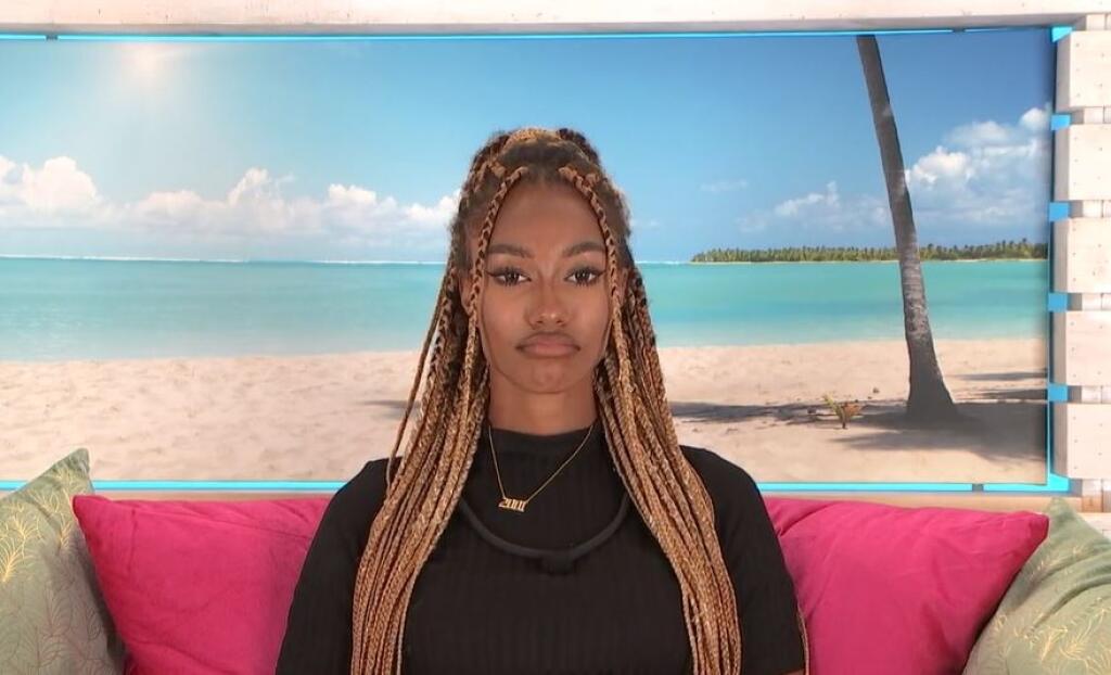 Aicha v šou Love Island skončila. .