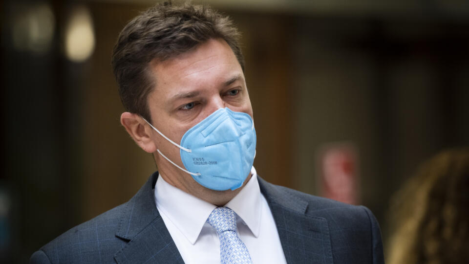 Na snímke minister dopravy a výstavby SR Andrej Doležal (Sme rodina) prichádza na 66. rokovanie vlády SR v Bratislave 13. januára 2021. FOTO TASR - Jaroslav Novák