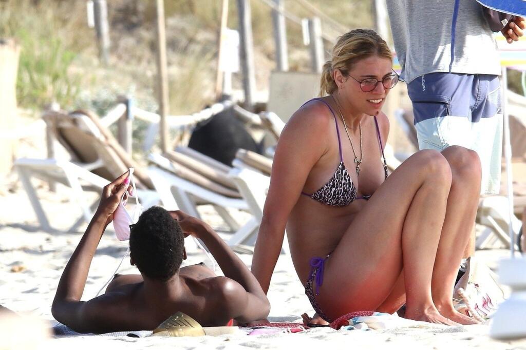 V minulosti si Egonu vyrazili na spoločnú dovolenku na Formenteru s priateľkou Francescou Piccinini, kde sa opaľovala na pláži hore bez