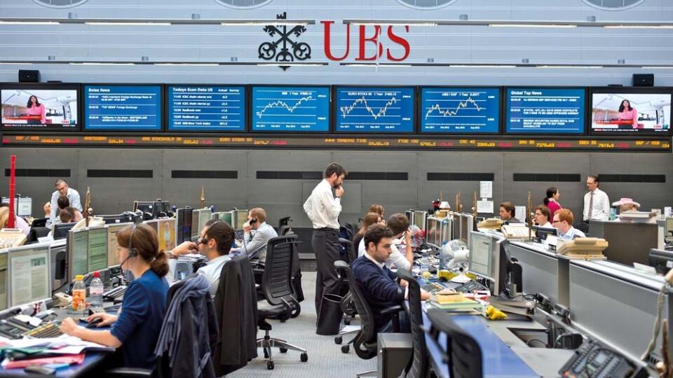View of the trading floor of UBS bank on Europastrasse in Opfikon in the canton of Zurich, Switzerland, pictured on October 3, 2012. (KEYSTONE/Martin Ruetschi) Blick in den Trading Floor der UBS an der Europastrasse in Opfikon ZH, aufgenommen am 3. Oktober 2012. (KEYSTONE/Martin Ruetschi), Image: 146111421, License: Rights-managed, Restrictions: Not available for license to or for use in Switzerland, Germany, Poland, Italy, Spain, Austria, Greece, Hungary, Netherlands, Belgium, Portugal, Finland