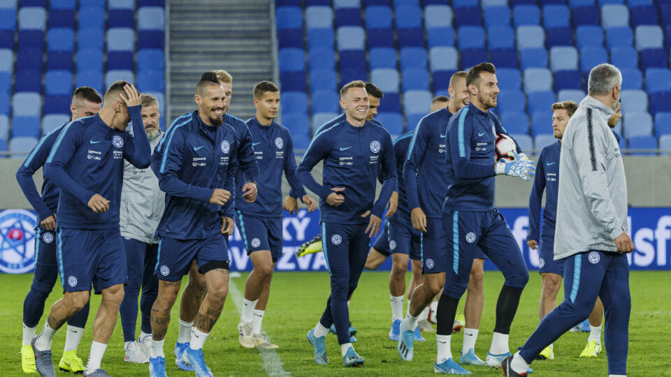 Vstupenky na zápas baráže o postup na futbalové majstrovstvá Európy medzi Slovenskom a Írskom, ktorý sa mal odohrať 26. marca v Bratislave, nebudú v platnosti na nový termín.
