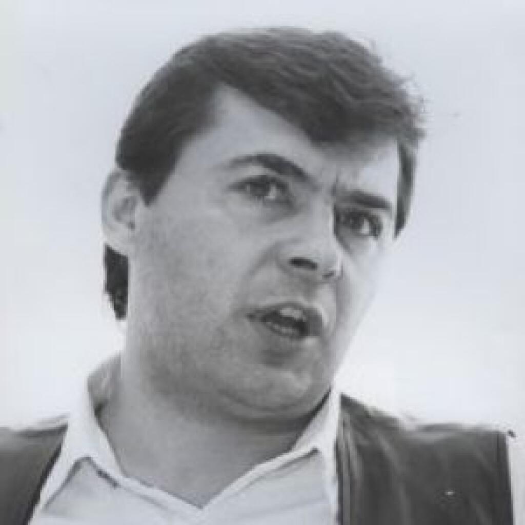 GABRIEL BERTALAN (†46) - Niekdajší futbalista Dunajskej Stredy napadol v novembri 2009 nožom svoju družku. Pichol ju do krku a dvakrát do ruky. Po čine si podrezal hrdlo a vykrvácal. Počas aktívnej kariéry hrával aj za bratislavský Slovan, Cheb, Bohemians Praha a v nemeckom Zwickau. Odohral 121 ligových zápasov, v ktorých strelil 25 gólov. Nevydarili sa mu dve manželstvá, neskôr stratil zamestnanie, mal problémy s alkoholom, dlhy a zobrali mu auto, lebo nesplácal lízing.