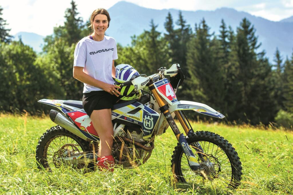 Pre Vlhovú sú rýchle stroje vášeň, a to nielen pri autách. Slovenská lyžiarka je známa tým, že miluje jazdu na motorke.