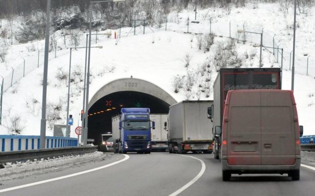 V tuneli Horelica pri Čadci na trase diaľnice D3.