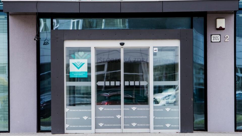 Napriek ozdravnému plánu si vo VšZP vyplatili odmeny, o ktorých sa bežným Slovákom môže len snívať.
