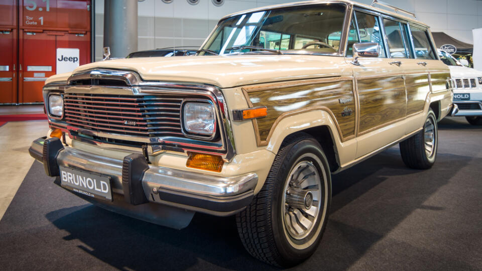 Stuttgart,,Germany,-,March,17,,2016:,Full-size,Suv,Jeep,Wagoneer