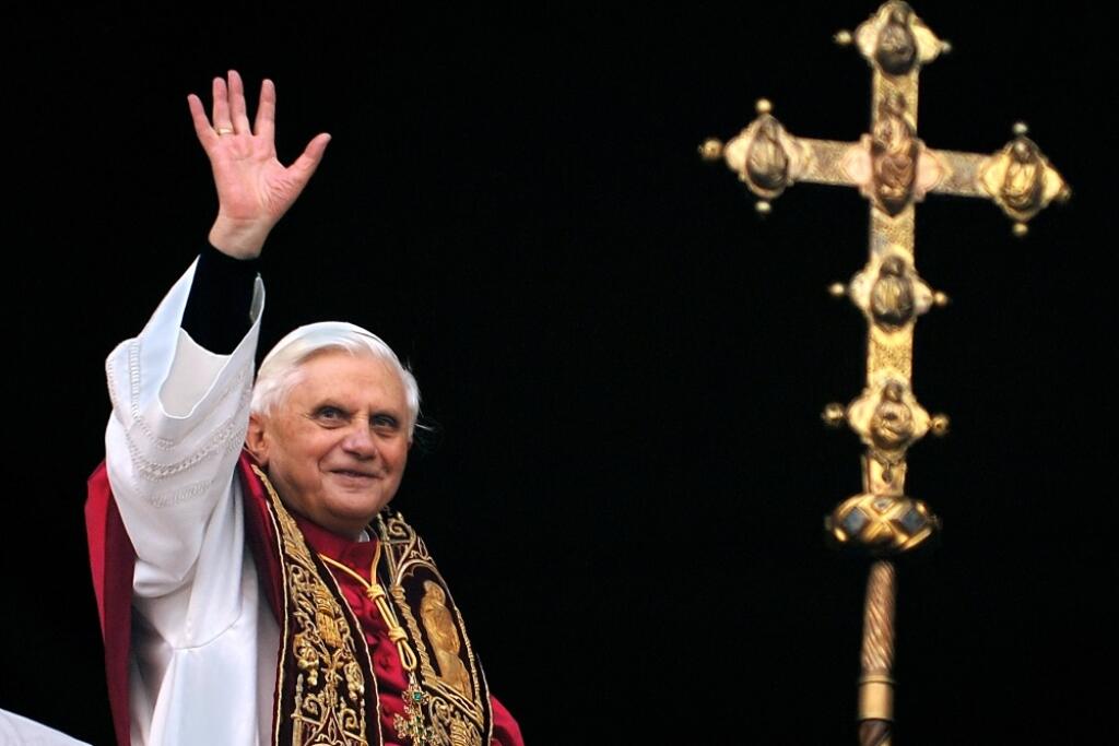 Pápež Benedikt XVI. rezignoval na funkciu