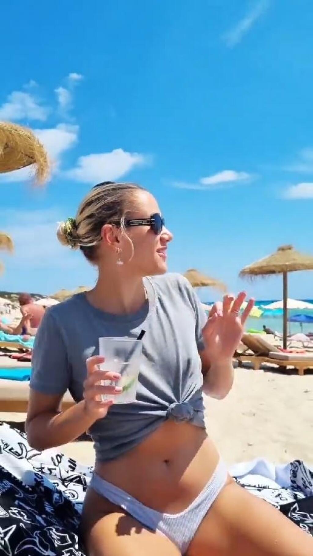 Dovolenkovou destináciou Šeba a Drobnej je už tradične Ibiza. Párik sa pochválil zábermi z opaľovania sa na pláži, z plavby loďou, ale aj zo spoločného kúpania v mori.