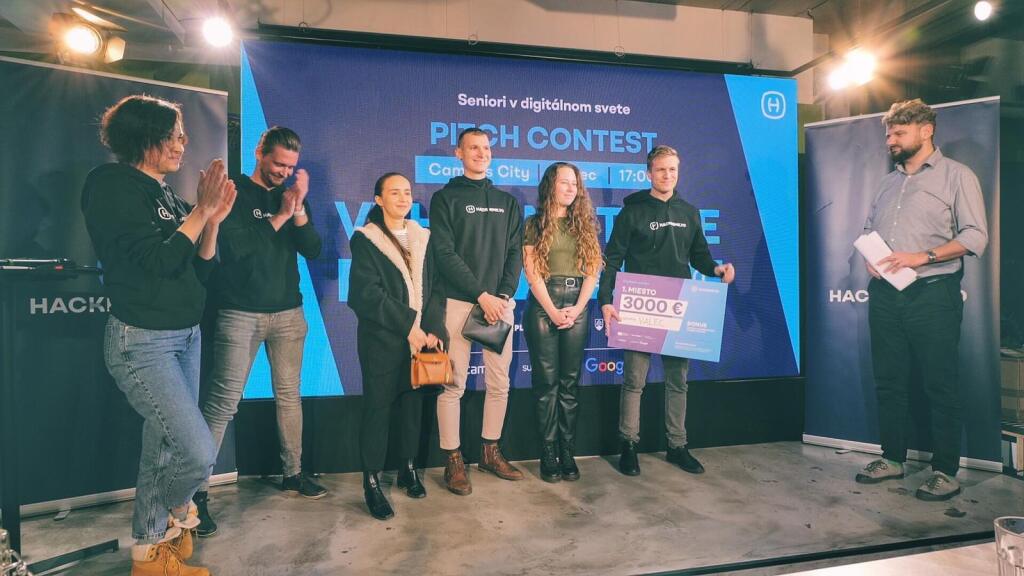 Prvé miesta z troch Hackathonov, tím Pishkotky, víťaz Hackathonu Hacknime dezinformácie a 2x tím Valec, víťazi Hackathonov Digitálni seniori a Manažment osobných údajov
