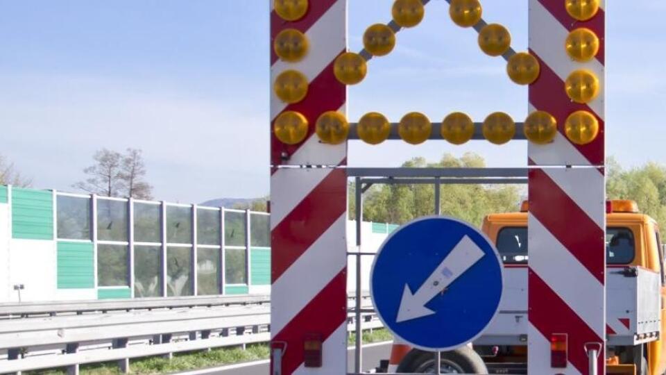 Na D1 sa stala skoro ráno mimoriadna nehoda.