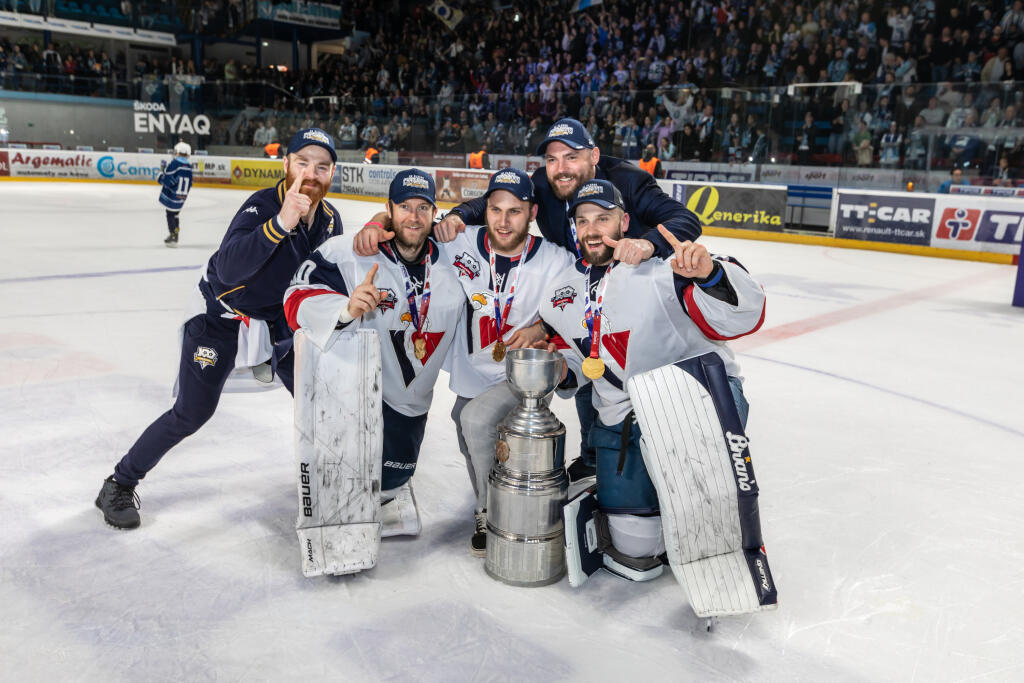 Peters (vľavo) mal výrazný podiel na tom, že Slovan získal v predošlej sezóne titul.