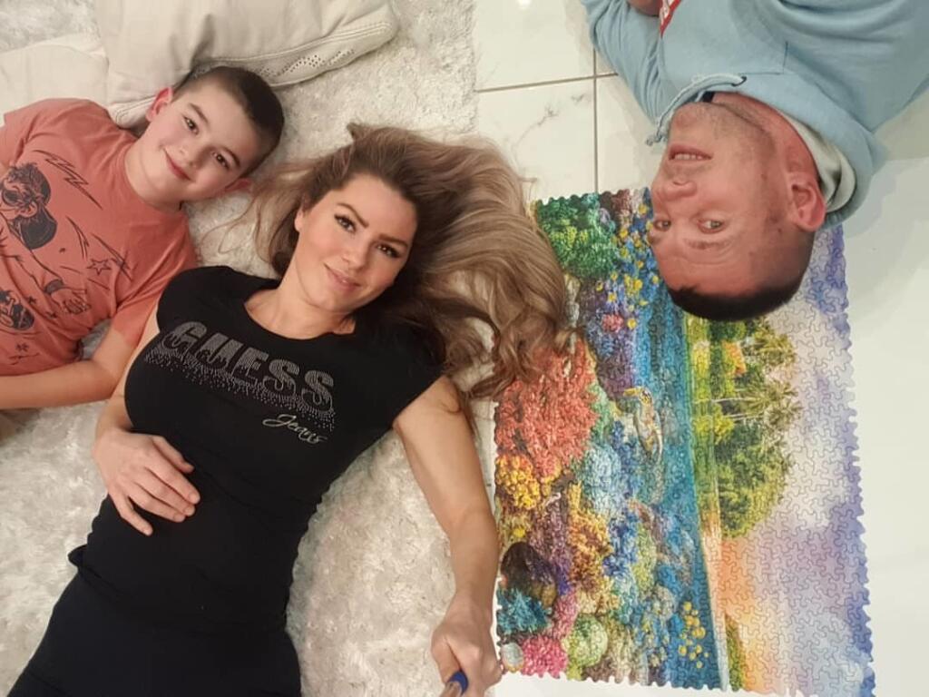 Rodina prežíva veľké šťastie. Tomi Kid sa vyznal: Som šťastný ČLOVEK! Pred rokom sme veľmi smútili, keď náš anjelik nám odišiel do nebíčka, ale určite to malo byť takto!