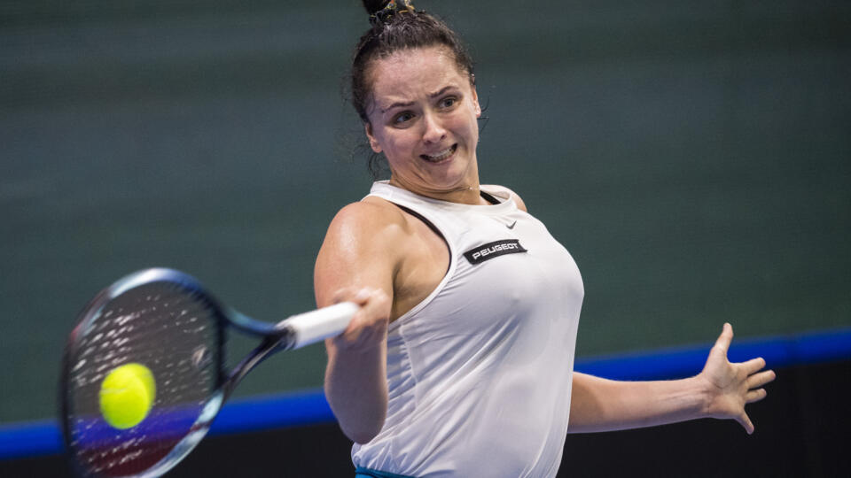 Viktória Hrunčáková počas zápasu kvalifikácie na finálový turnaj Pohára Billie-Jean Kingovej proti Talianke Martine Trevisanovej.
