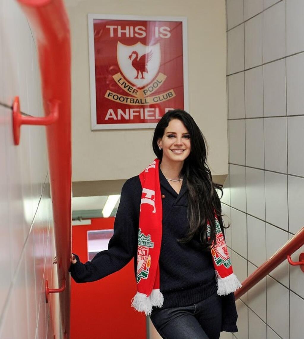 Fanúšičkou Liverpoolu je aj známa americká speváčka Lana Del Rey.