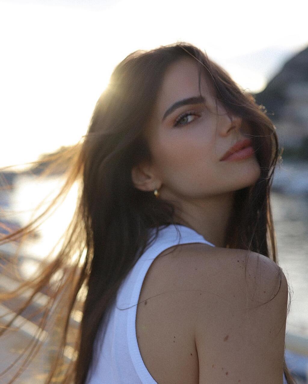 Kelly Piquetová je modelkou, influencerkou a propagátorkou motošportu.