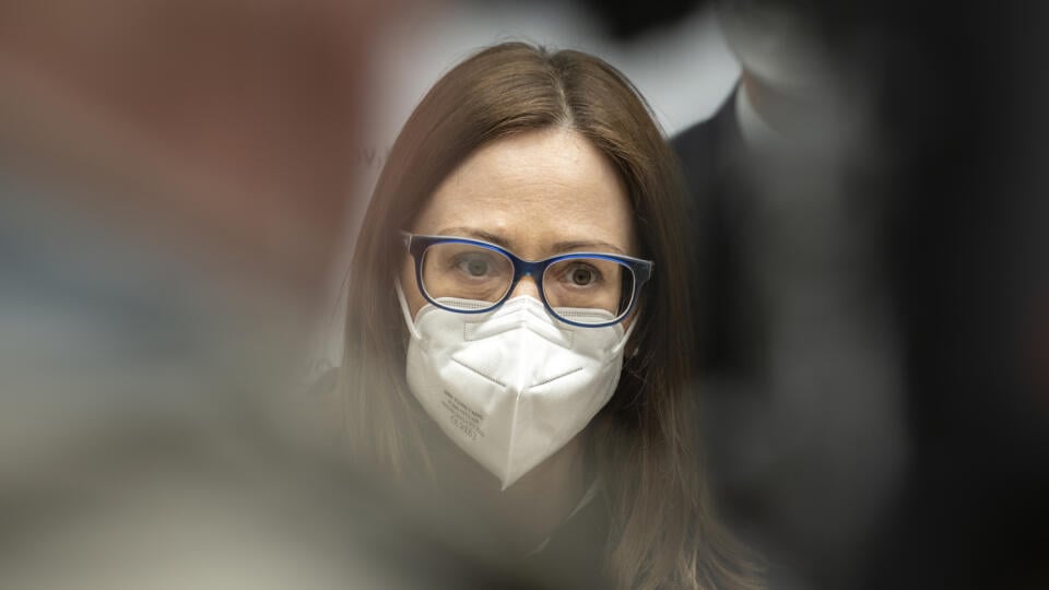 Na snímke riaditeľka Štátneho ústavu pre kontrolu liečiv (ŠÚKL) Zuzana Baťová počas tlačovej konferencie k bezpečnosti vakcíny od spoločnosti AstraZeneca v Bratislave v utorok 23. marca 2021. FOTO TASR - Pavel Neubauer