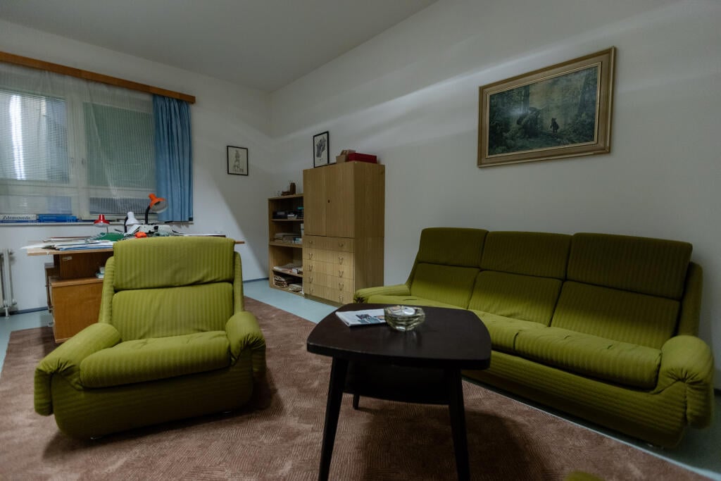 V ateliéroch Sľubu: Každý byt mal svoj štýl. Rekvizity museli zodpovedať atmosfére 80. rokov, dôležitý bol každý detail – od nábytku, doplnkov až po dobové obrazy na stenách.