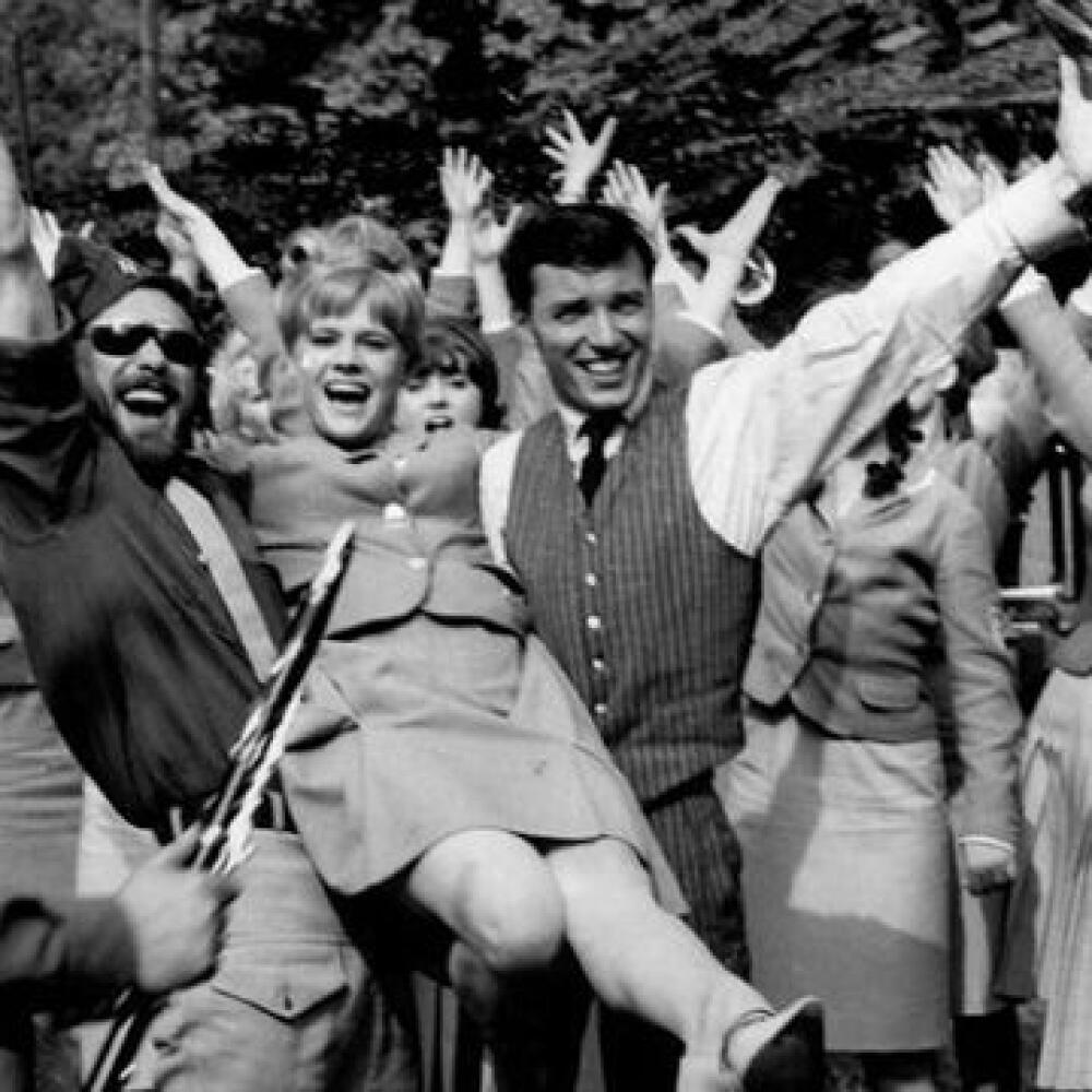 Slávny filmový muzikál Kdyby tisíc klarinetů z roku 1964.