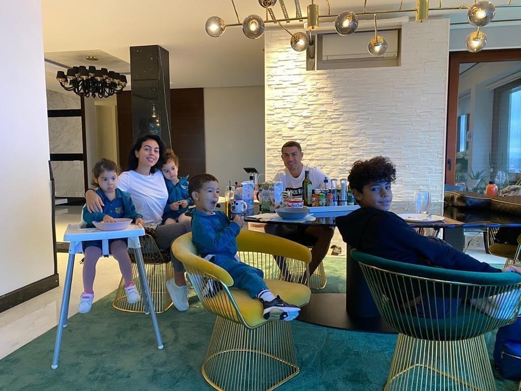 Aj takto vyzerá jedna z jedálni u Ronalda doma.