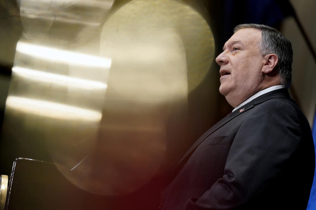 KK26 Washington - Americký minister zahraničných vecí Mike Pompeo hovorí 12. januára 2021 vo Washingtone. Americký minister zahraničných vecí Mike Pompeo v utorok zrušil svoju návštevu Belgicka, ktorá mala byť jeho poslednou zahraničnou cestou vo funkcii. FOTO TASR/AP
Secretary of State Mike Pompeo speaks at the National Press Club in Washington, Tuesday, Jan. 12, 2021. (AP Photo/Andrew Harnik, Pool)