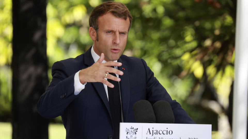 JB 29 Ajaccio - Francúzsky prezident Emmanuel Macron počas tlačovej konferencie v meste Ajaccio na Korzike 10. septembra 2020. Na ostrove Krozika sa koná summit južných krajín EÚ, ktorý hostí francúzsky prezident Emmauel Macron. FOTO TASR/AP
French President Emmanuel Macron gives a press conference at Corsica's prefecture in Ajaccio, Corsica island, Thursday Sept.10, 2020. Leaders of EU countries on the Mediterranean will later hold an emergency meeting amid fears of open conflict with Turkey