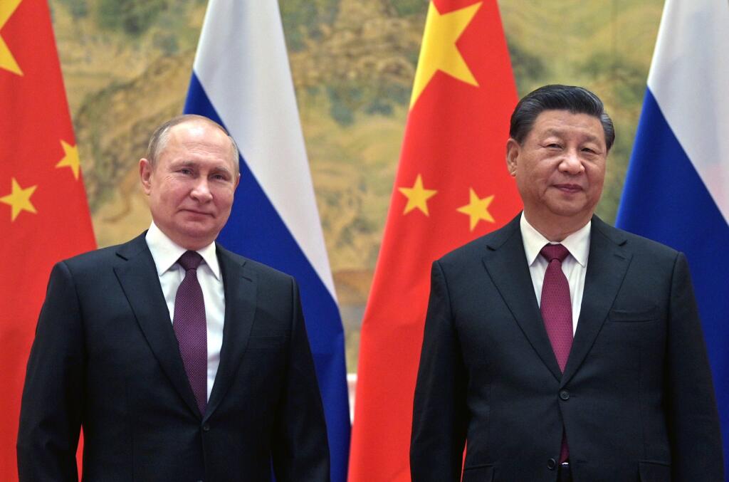 JB 11 Peking - Čínsky prezident Si Ťin-pching (vpravo) a ruský prezident Vladimir Putin pózujú pred ich stretnutím v Pekingu 4. februára 2022. Putin v piatok pricestoval do Pekingu an otvorenie tohtoročných zimných olympijských hier 2022. FOTO TASR/AP

Chinese President Xi Jinping, right, and Russian President Vladimir Putin pose for a photo prior to their talks in Beijing, China, Friday, Feb. 4, 2022. Putin on Friday arrived in Beijing for the opening of the Winter Olympic Games and talks with 