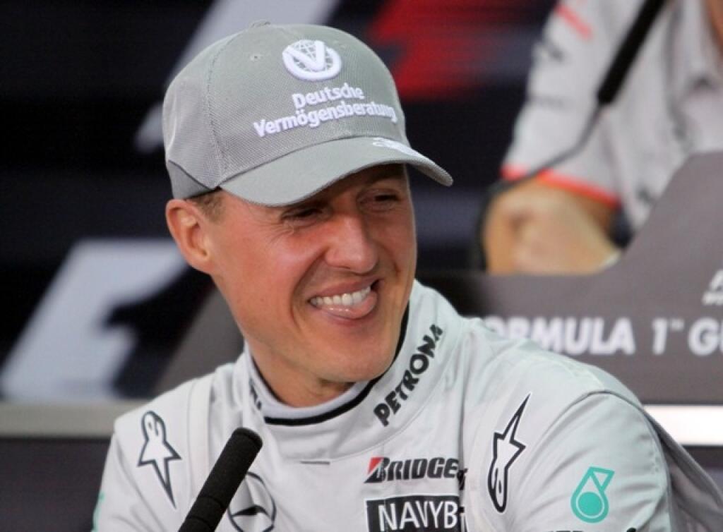 Michael Schumacher dnes neurobí ani krok bez pozornosti médií.