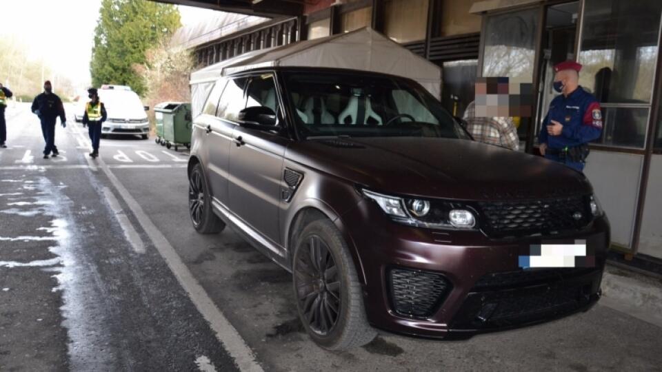 Prehľadaný Range Rover: Maďarská polícia zverejnila fotografiu auta, na akom jazdí aj Világiho syn.