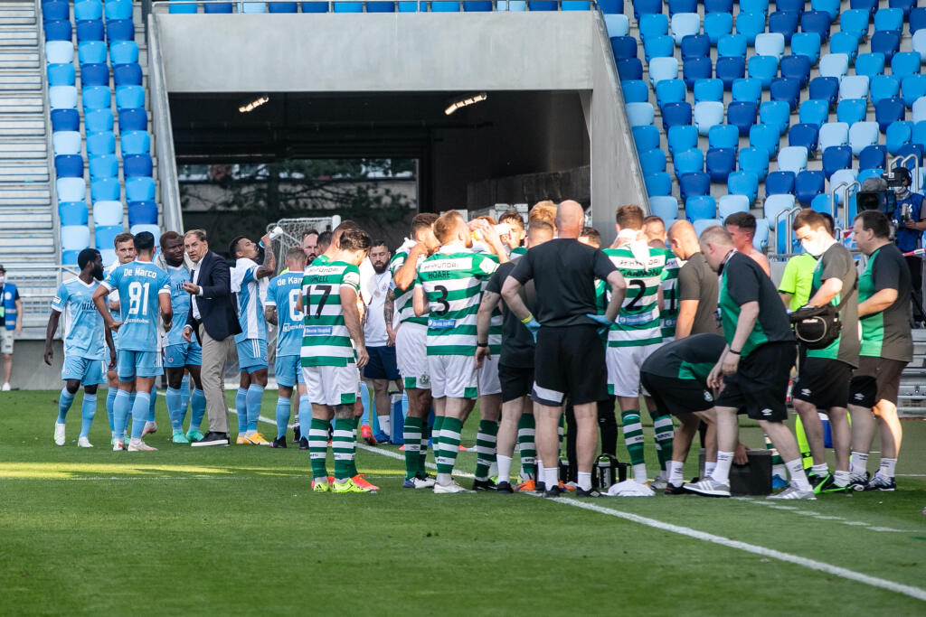 Zápas 1. kola Ligy majstrov medzi futbalistami Slovana Bratislava a írskeho Shamrocku Rovers.